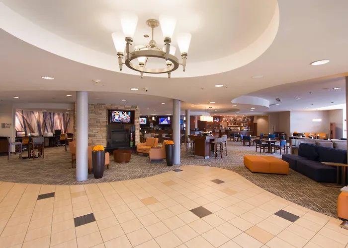 Pet Friendly hotel: Courtyard By Marriott Canton
