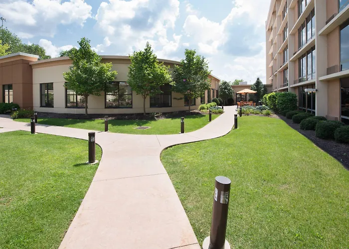 Pet Friendly hotel: Courtyard By Marriott Canton