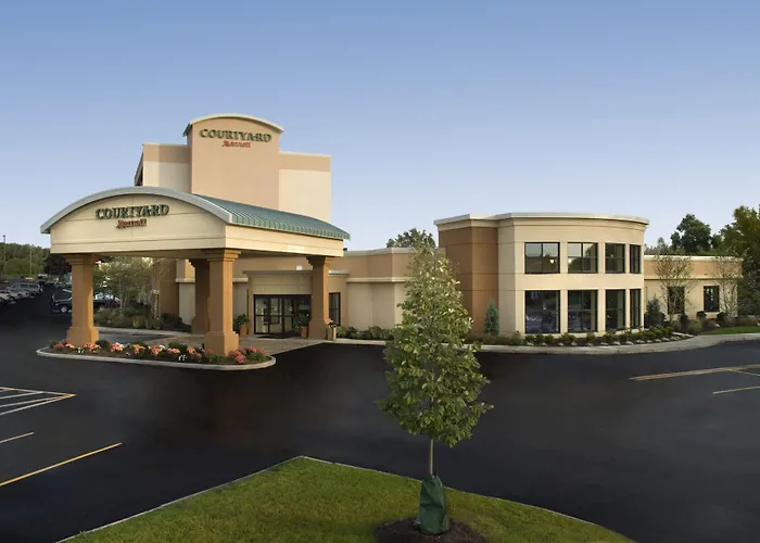Pet Friendly hotel: Courtyard By Marriott Canton