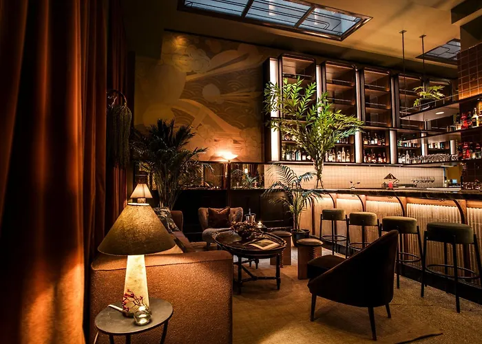 Motel: The Evelyn Nomad