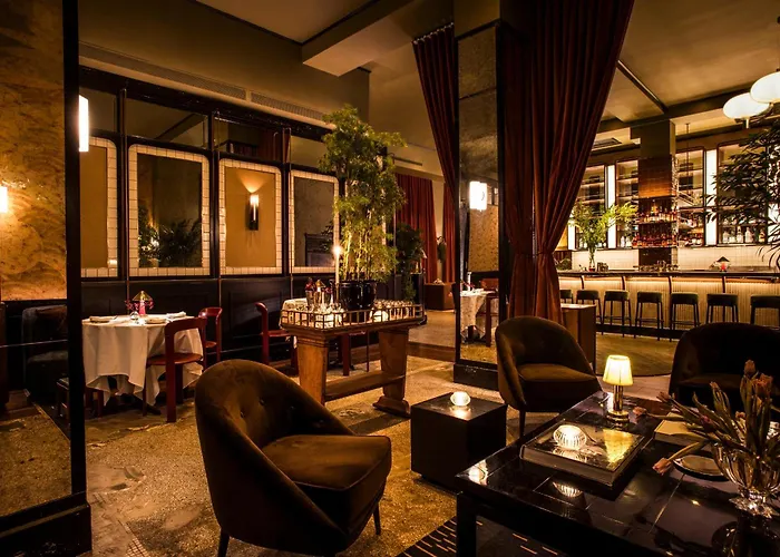 Motel: The Evelyn Nomad