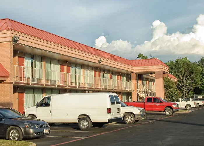 Express Inn & Suites