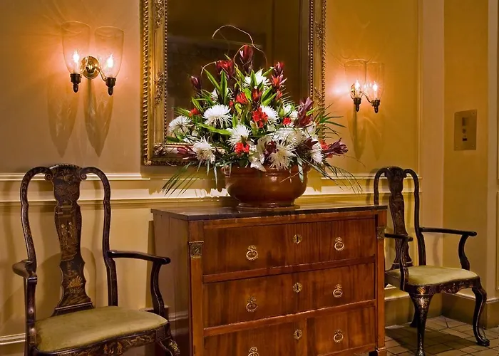 Dog friendly hotels Mayflower Park