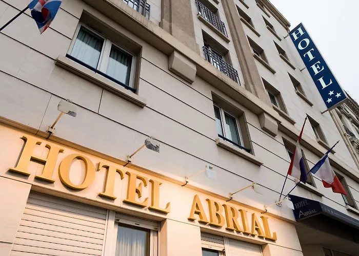 Resort: Tribe Paris Batignolles