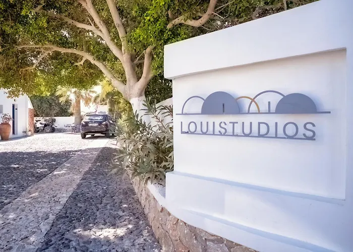 Hotel Jacuzzi: Louis Studios Santorini