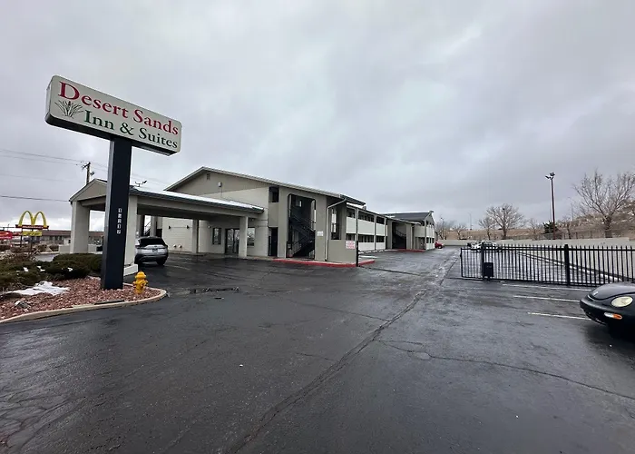 Romantic hotel: Desert Sands Inn & Suites