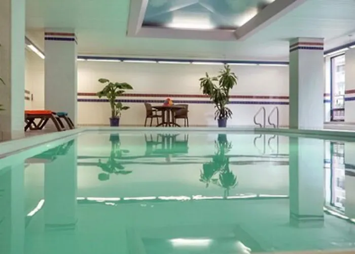 Cartier Place Suite Hotel