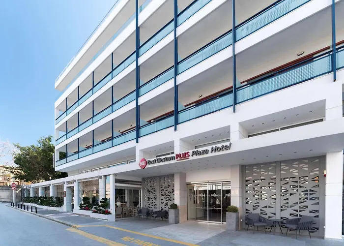 Pet Friendly hotel: Best Western Plus Hotel Plaza