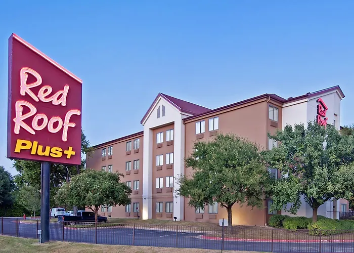  Red Roof Inn Plus+ Austin South