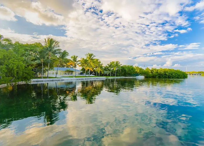 Cheap hotel: Coconut Mallory Resort And Marina