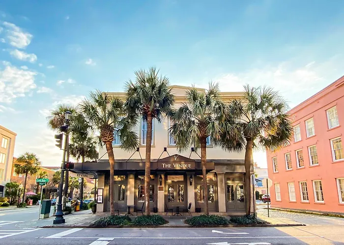 Hotels With Four Stars Vendue, Downtown Art