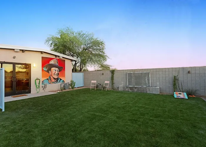 Ping Pong hotel: Hotel Mccoy Tucson - Art, Coffee, Beer, Wine, Pool