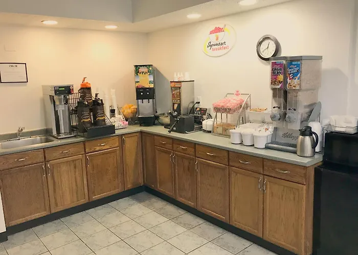 Super 8 By Wyndham Groton