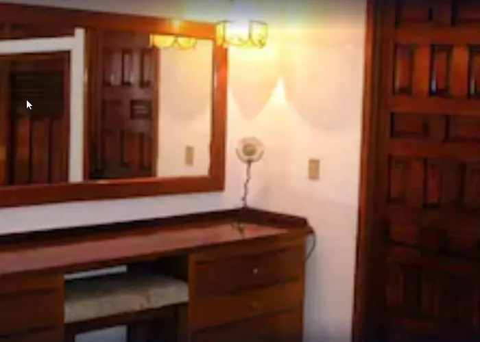 Cheap hotel: Hotel Suites La Siesta