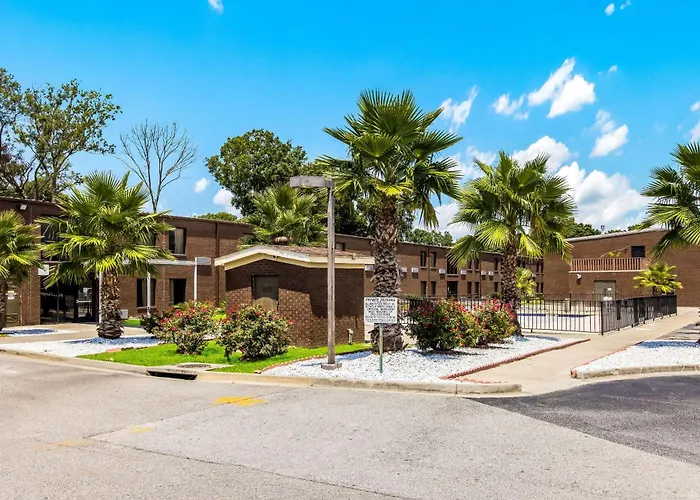 Econo Garden City - Savannah