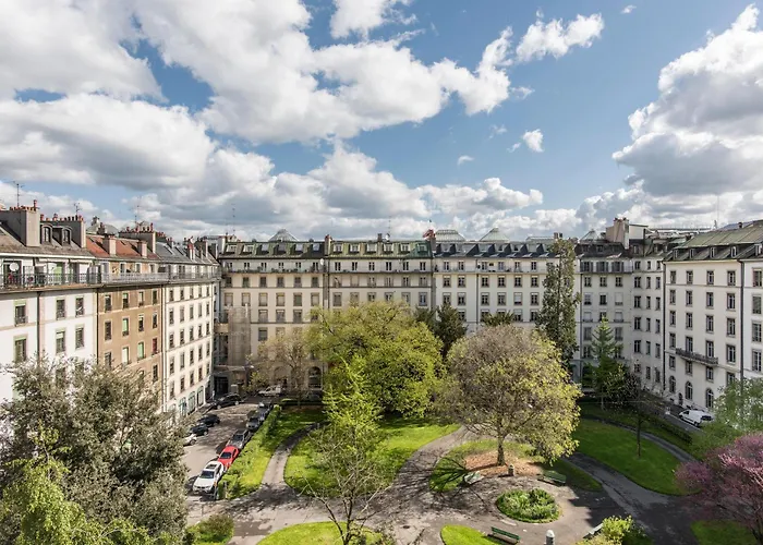 Luxury hotel only: Hotel Bristol