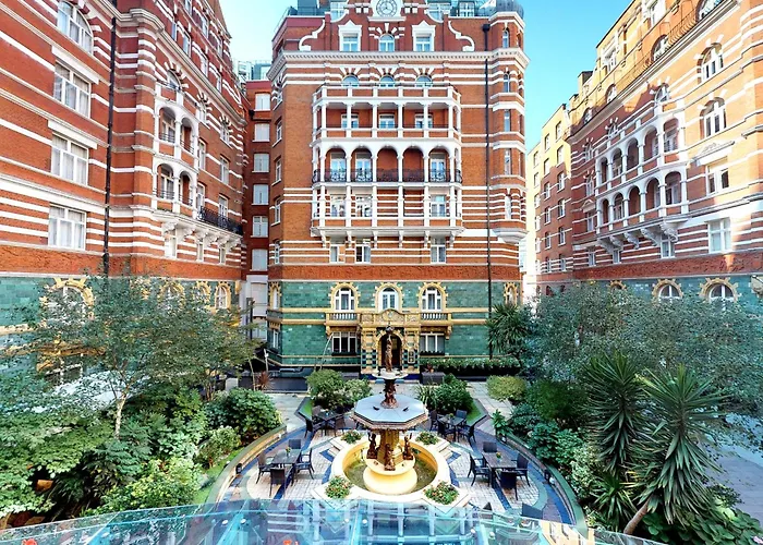 Central hotel: St. James' Court, A Taj Hotel, London