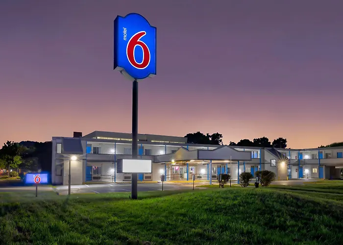 Dog friendly hotels Motel 6 Harrisburg Pa Near Pa Expo Center