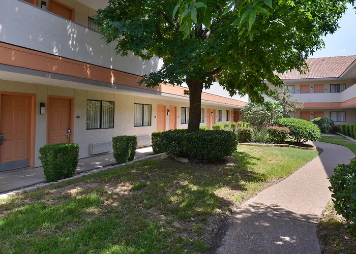 Irving Inn & Suites At Dfw Airport