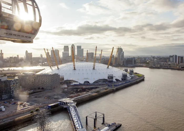 Luxury hotel only: Crowne Plaza London - Docklands By Ihg