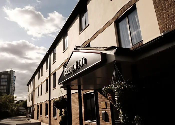 Pet Friendly hotel: The Fox & Goose Hotel