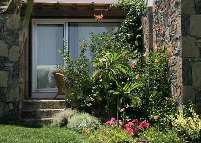 Luxury hotel only: Aquila Elounda Village Resort, Suites & Spa (Adults Only)