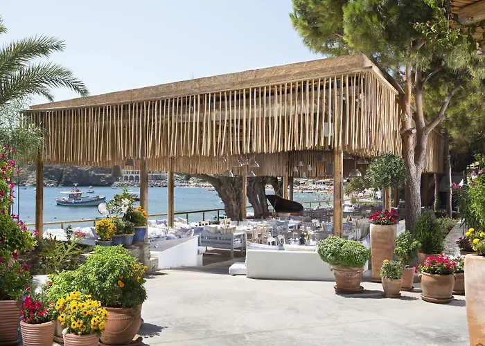 Hotel con tennis: Out Of The Blue Resort & Spa