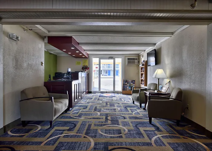 Hotel near College: Super 8 By Wyndham Bangor