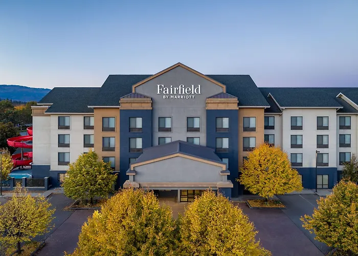 Ski hotel: Fairfield Inn & Suites By Marriott Kelowna