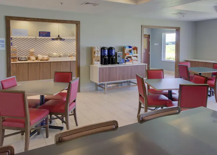 Holiday Inn Express & Suites Le Mars By Ihg