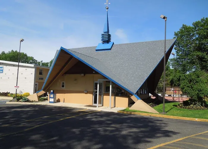 Crystal Inn - Neptune