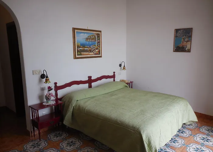 Hotel: Open Gate