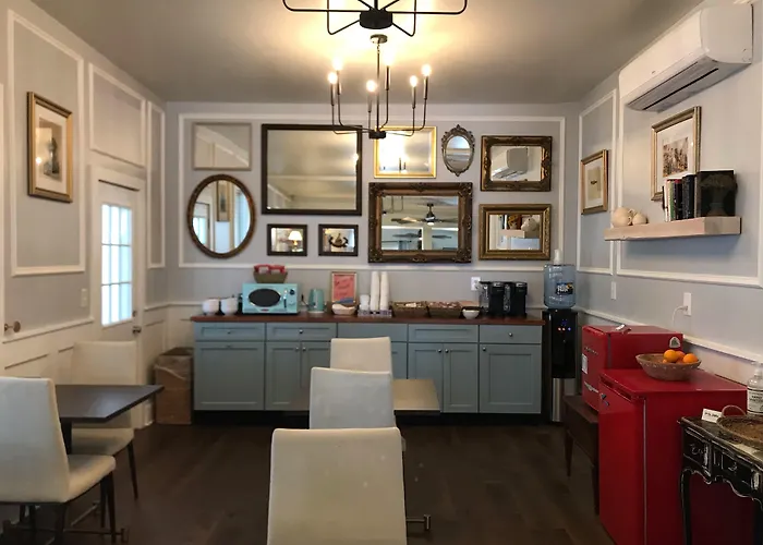 B&B only: Scarborough Inn