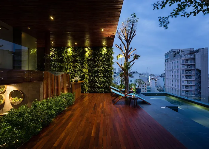 Hotels with pool Silverland Yen