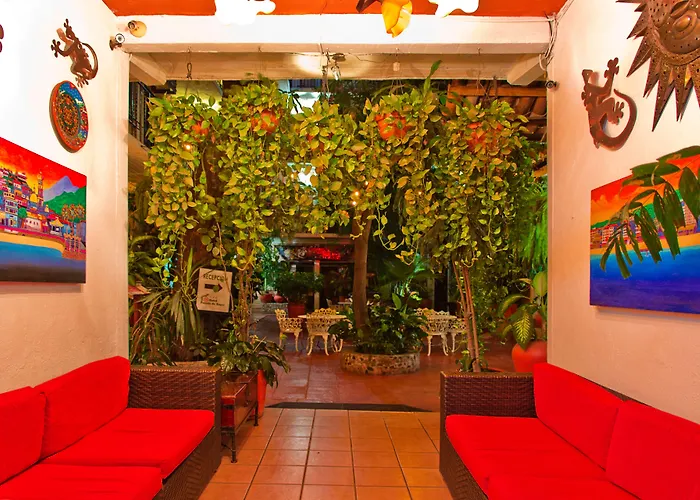 Hotel Posada De Roger - Near Los Muertos Beach