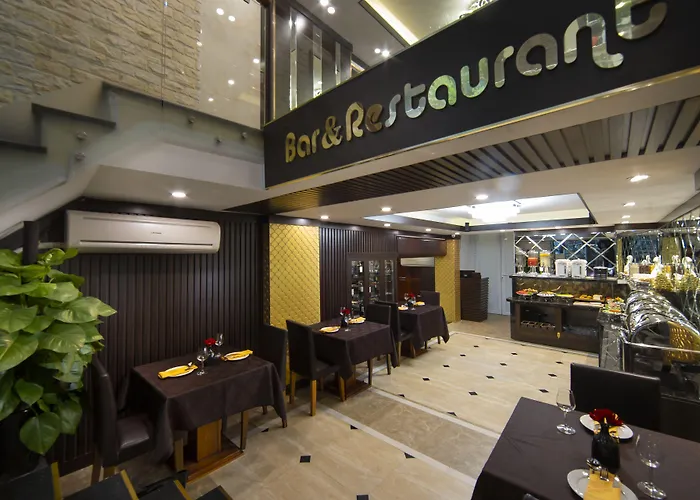 Splendid Star Grand And Spa