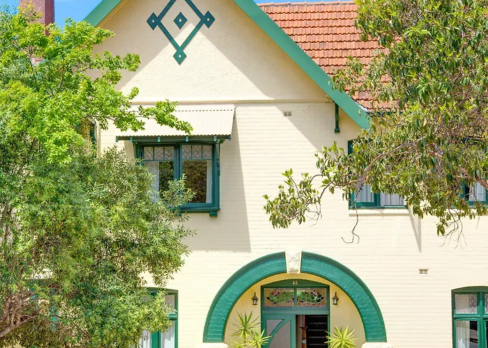 Neutral Bay Lodge