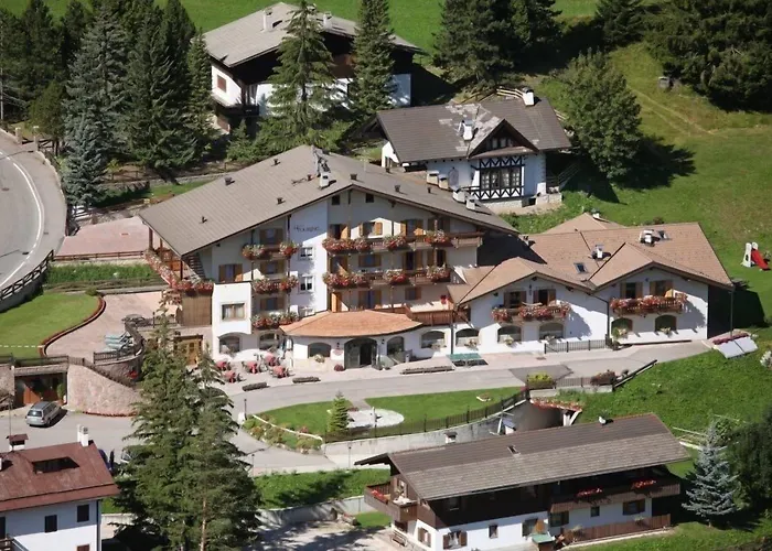 Alpine Touring Hotel-Petfriendly Pozza di Fassa