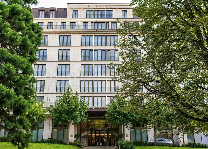 Hotel con piscina: Sofitel Frankfurt Opera