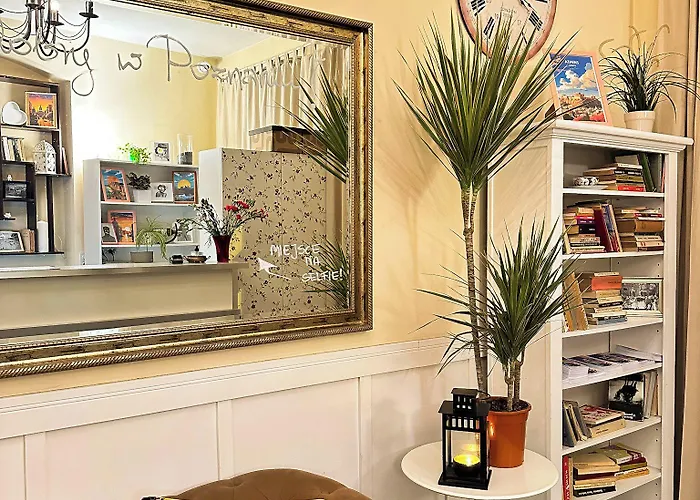 The Hostels Explorer B&B Old Town Rooms & Apartment #Don'T Be A Tourist, Be An Explorer!
