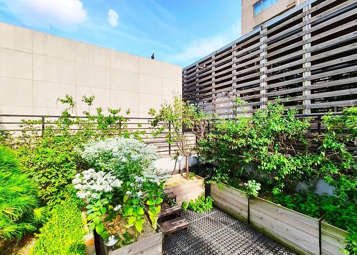 Hotel near College: Oyo Hostel Myeongdong 2