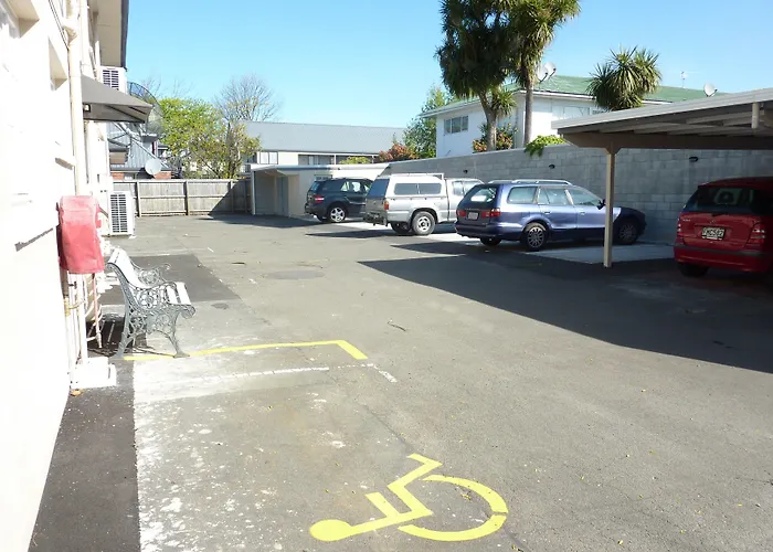 Motel: Colonial Inn Motel