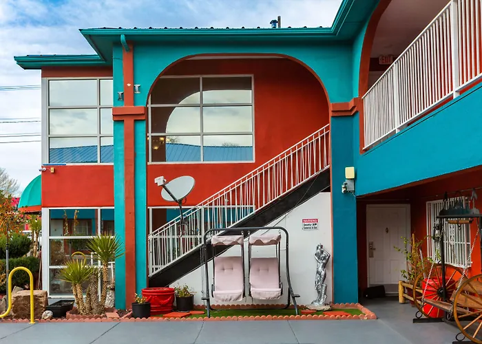 Motel: Sandia Peak Inn Old Town Abq, A Howard Johnson By Wyndham