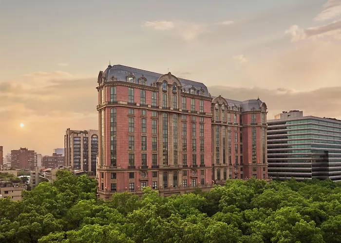 Luxury hotel only: Mandarin Oriental, Taipei