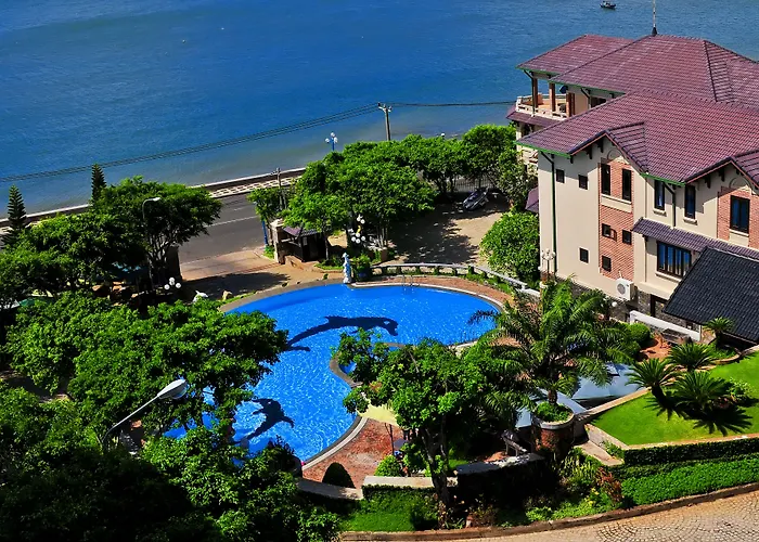Hotel with view: Beachfront Hotel