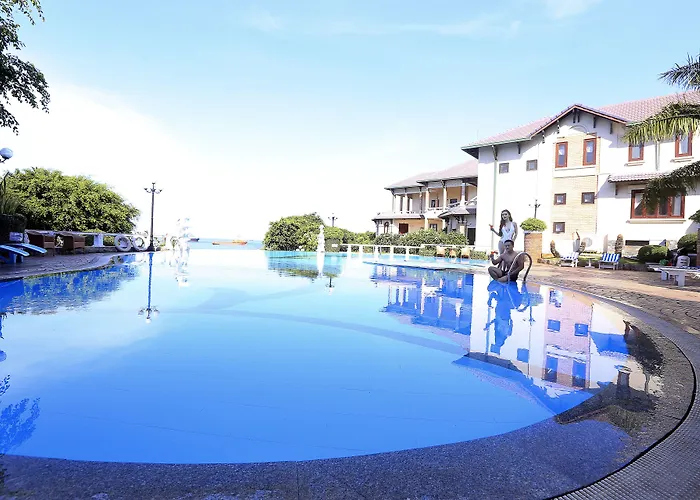 Hotel with view: Beachfront Hotel