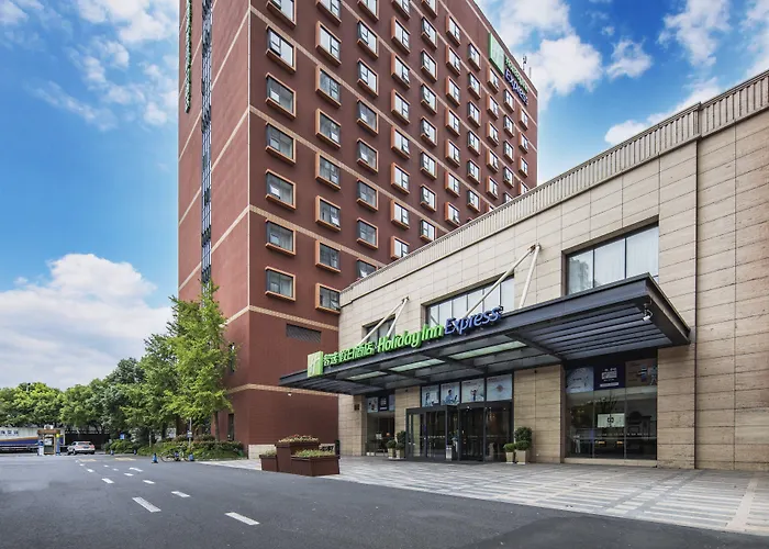 Holiday Inn Express New Jinqiao By Ihg