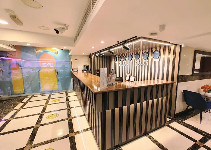 Beach hotel: Saffron Hotel