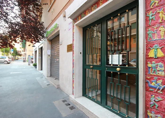 Le Piazze Di Roma