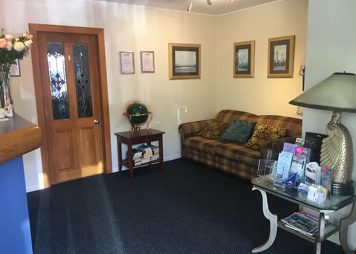Cornwall Park Motor Inn